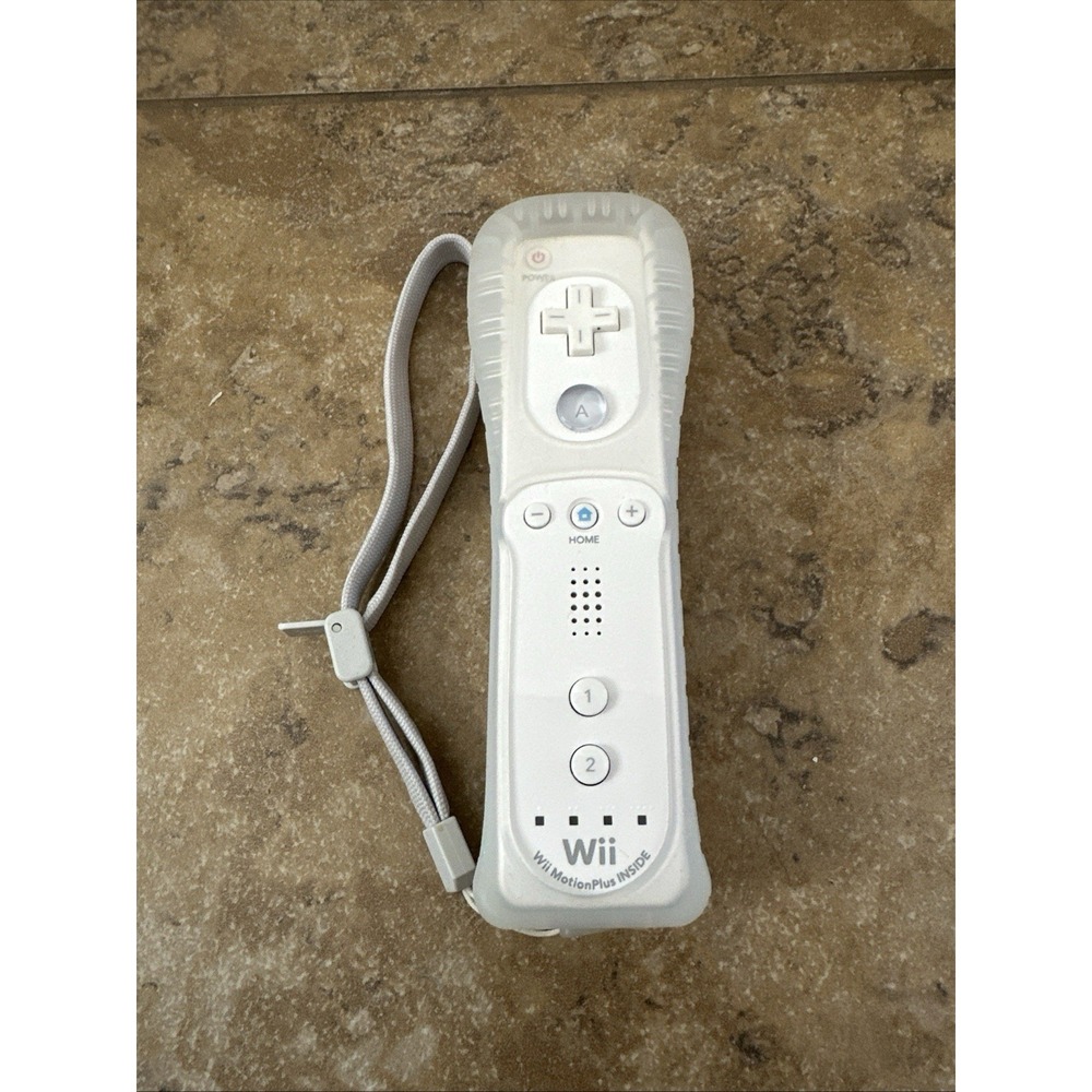 Wii Controller With Protection (Nintendo Wii RVL-036) Blemish